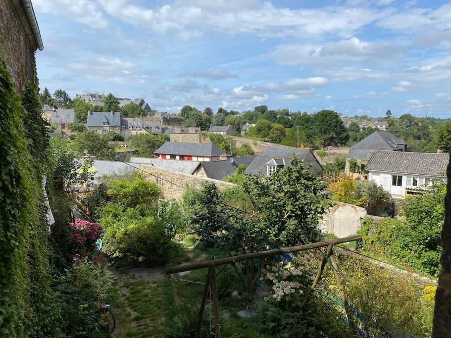 Appartement En Plein Coeur Historique De Dinan Exterior foto